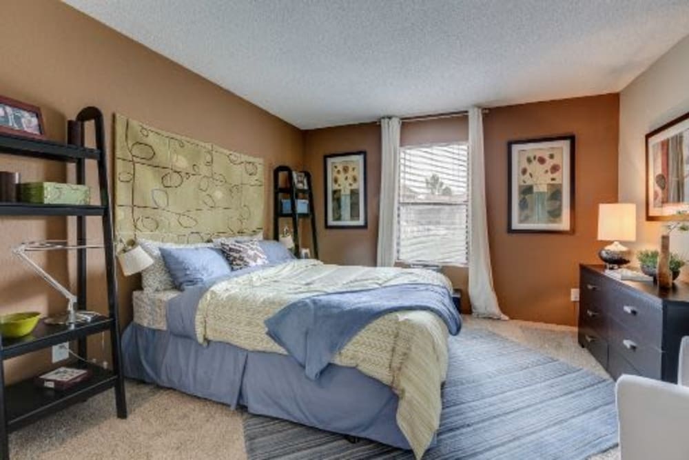 Guest bedroom at Skyline in Thornton, Colorado