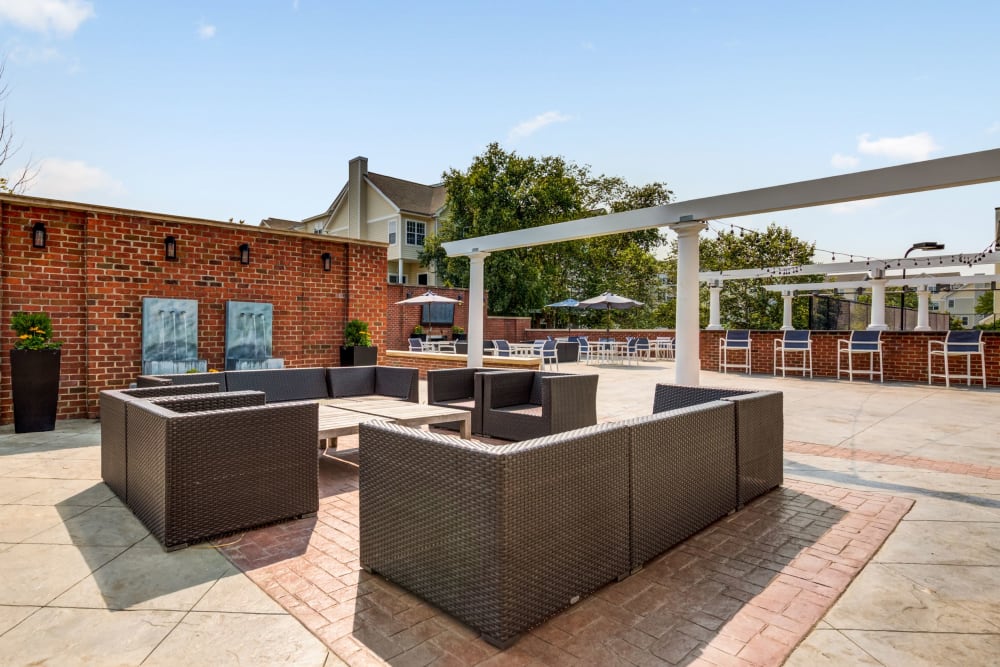 Outdoor lounge area at Dulles Greene in Herndon, Virginia