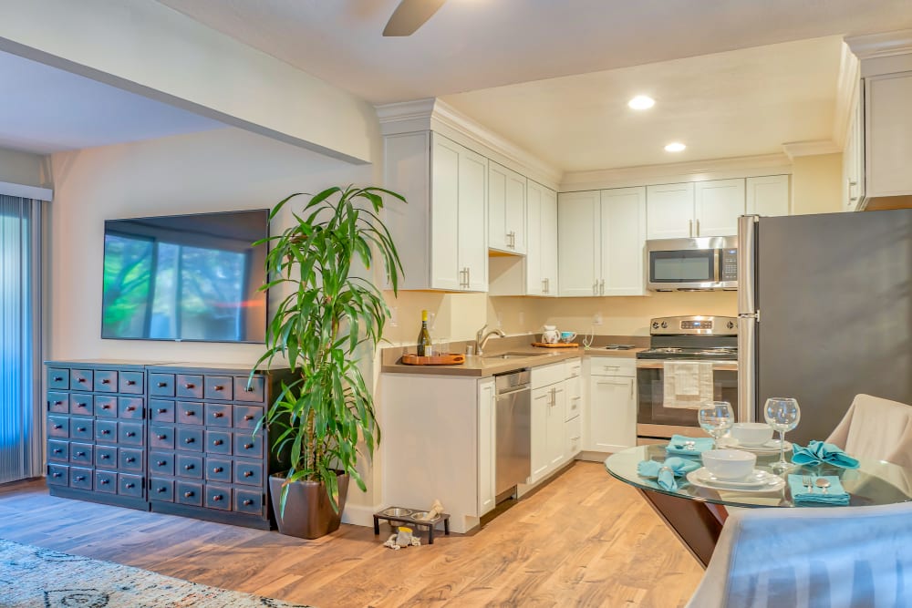 Open floor plans at Greenpointe Apartment Homes in Santa Clara, CA