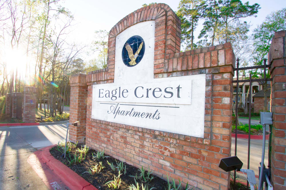 Signage monument at Eagle Crest Apartments in Humble, Texas