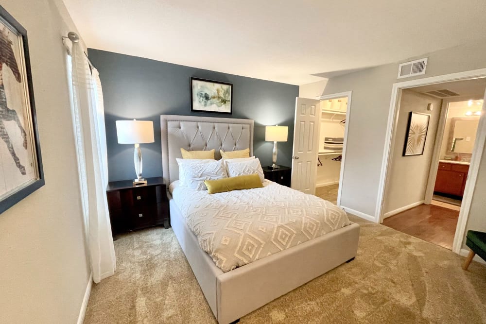 Modern bedroom with lush carpet at The Abbey at Energy Corridor in Houston, Texas
