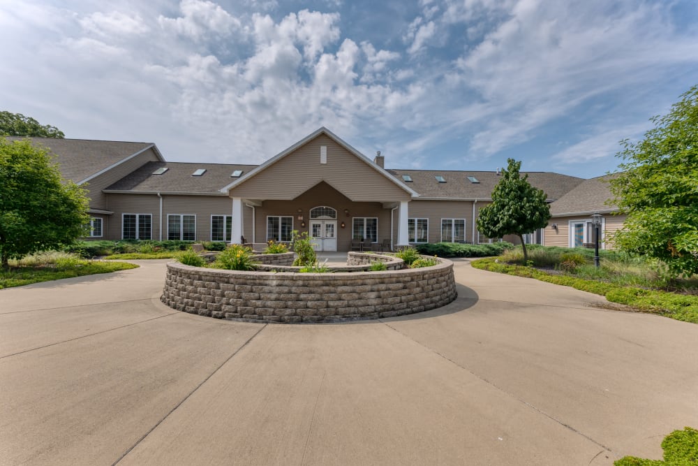 Circular patio at Addington Place of Sparta in Sparta, Illinois