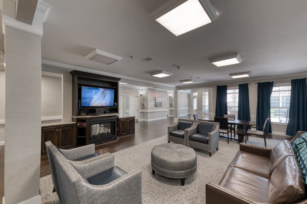TV room with a fireplace at Addington Place of Shoal Creek in Kansas City, Missouri