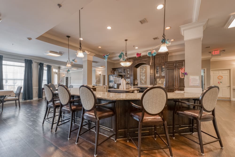Cafe dining area at Addington Place of Prairie Village in Prairie Village, Kansas