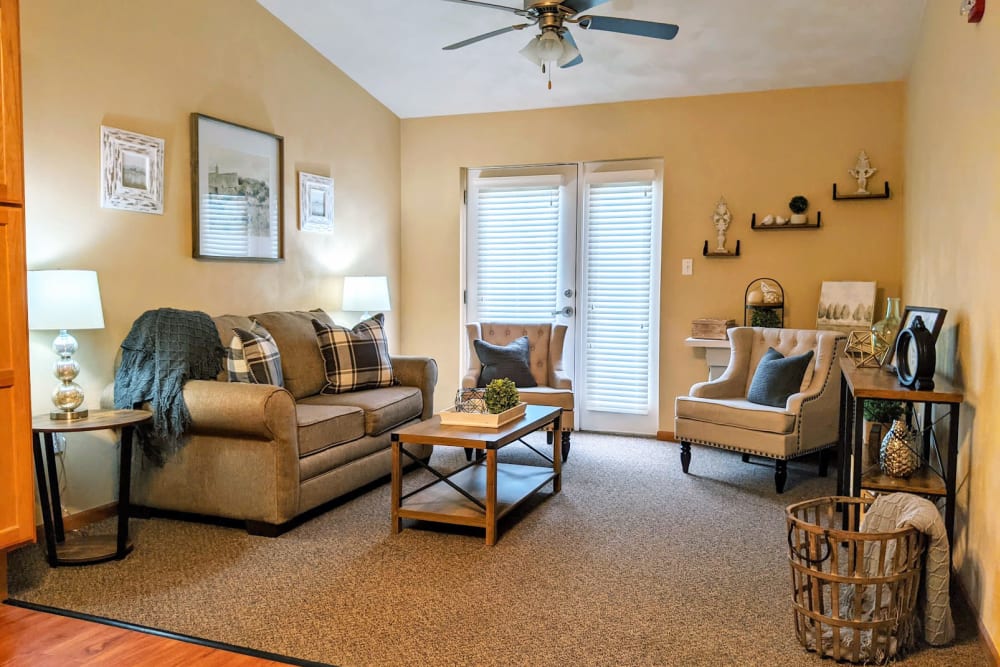 Sit and relax in the living room at Garden Place Waterloo in Waterloo, Illinois. 