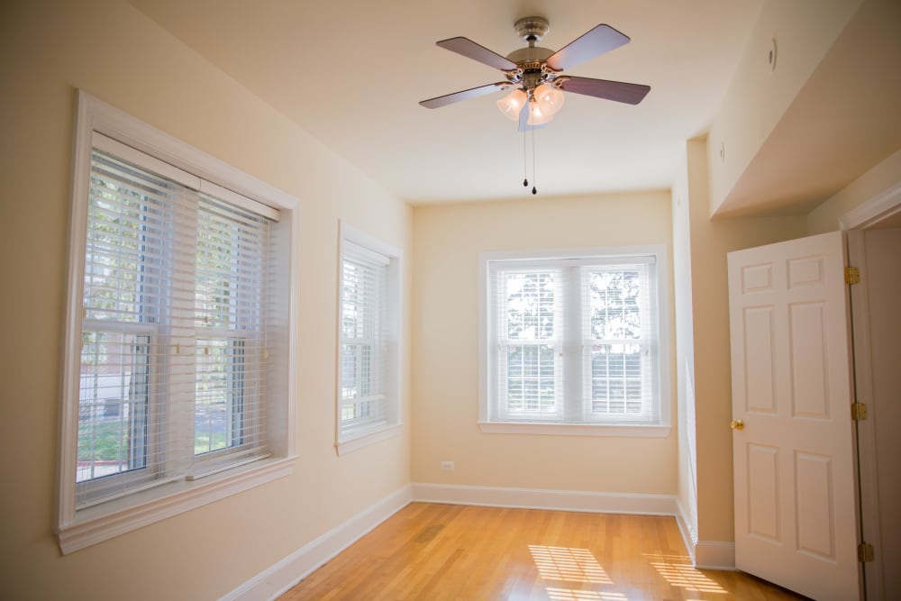 lots of windows and ceiling fans at Perry Circle Apartments in Annapolis, Maryland
