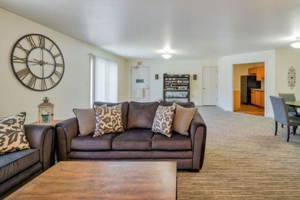 Lounge at Leisure Living Lakeside in Evansville, Indiana