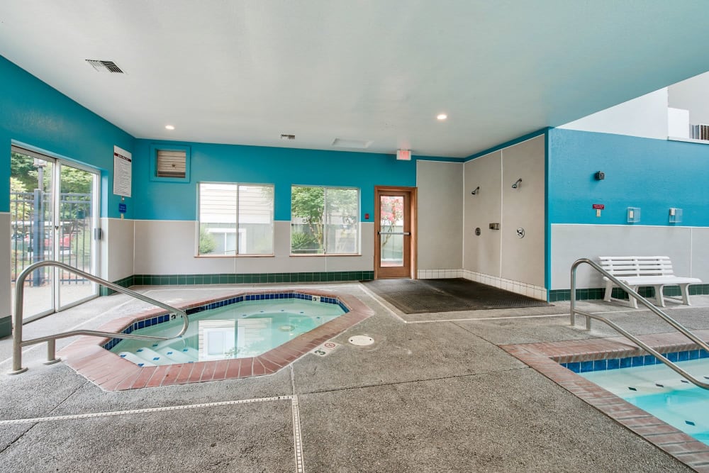 Swimming pool and spa at The Park at Cooper Point Apartments in Olympia, Washington