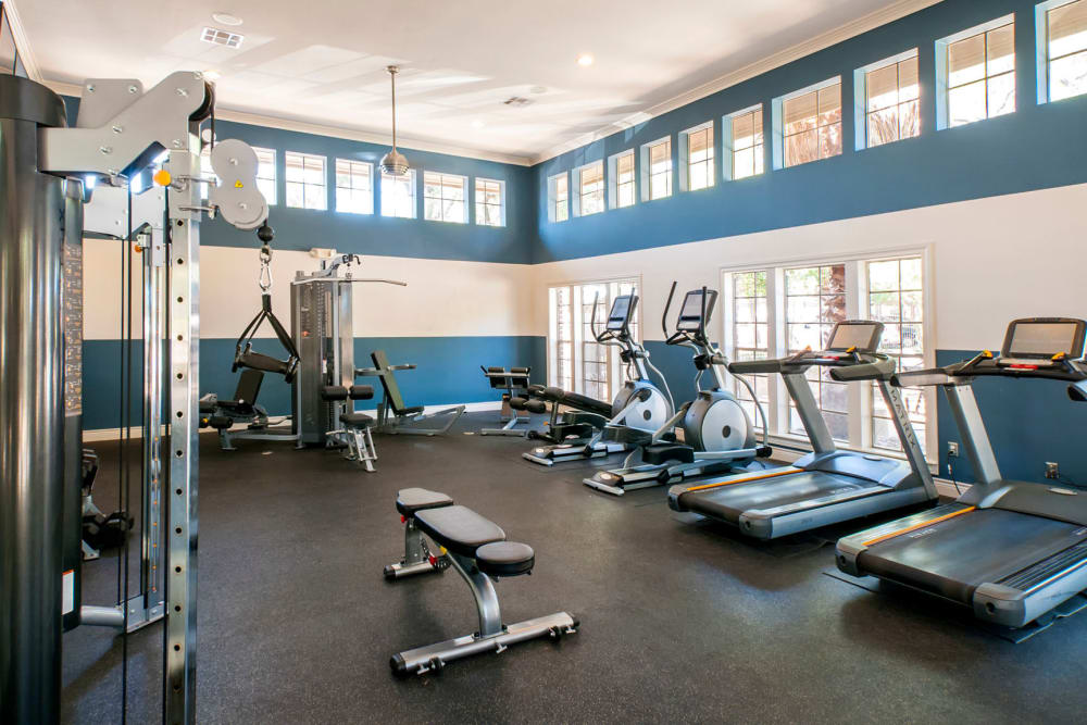 Well-equipped onsite fitness center at Sonterra Heights in San Antonio, Texas