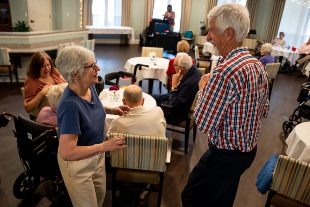 Residents dancing at happy hour at Harmony at Wescott in Summerville, South Carolina