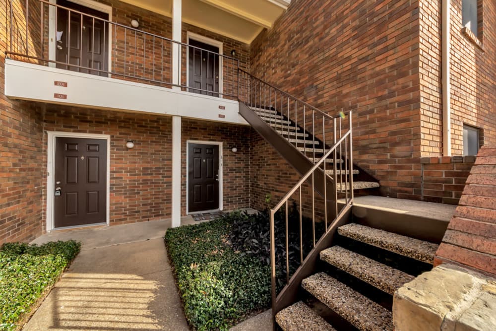 Brick building exterior and stairway at Summit Point Apartments in Mesquite, Texas