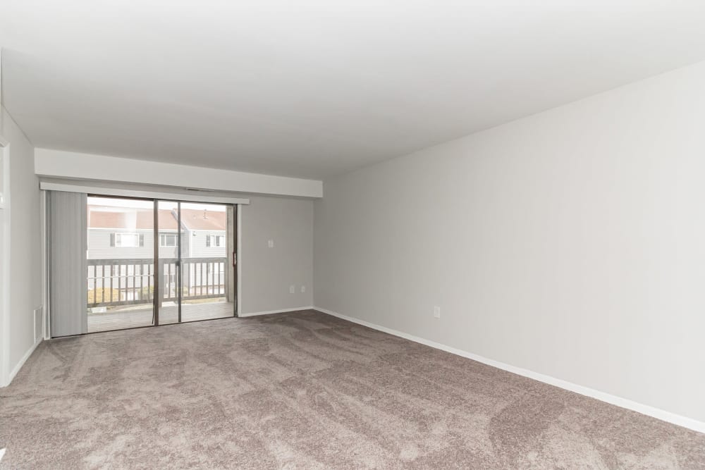 Carpeted living room at Eagle Rock Apartments at Towson in Towson, Maryland