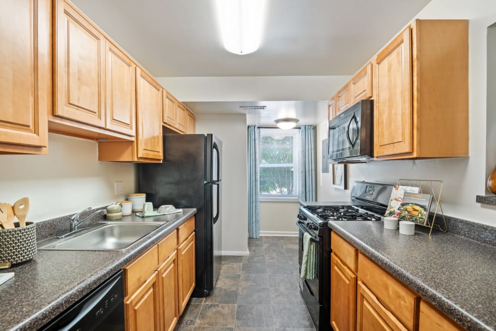 Cedar Gardens and Towers Apartments & Townhomes offers a kitchen in Windsor Mill, MD