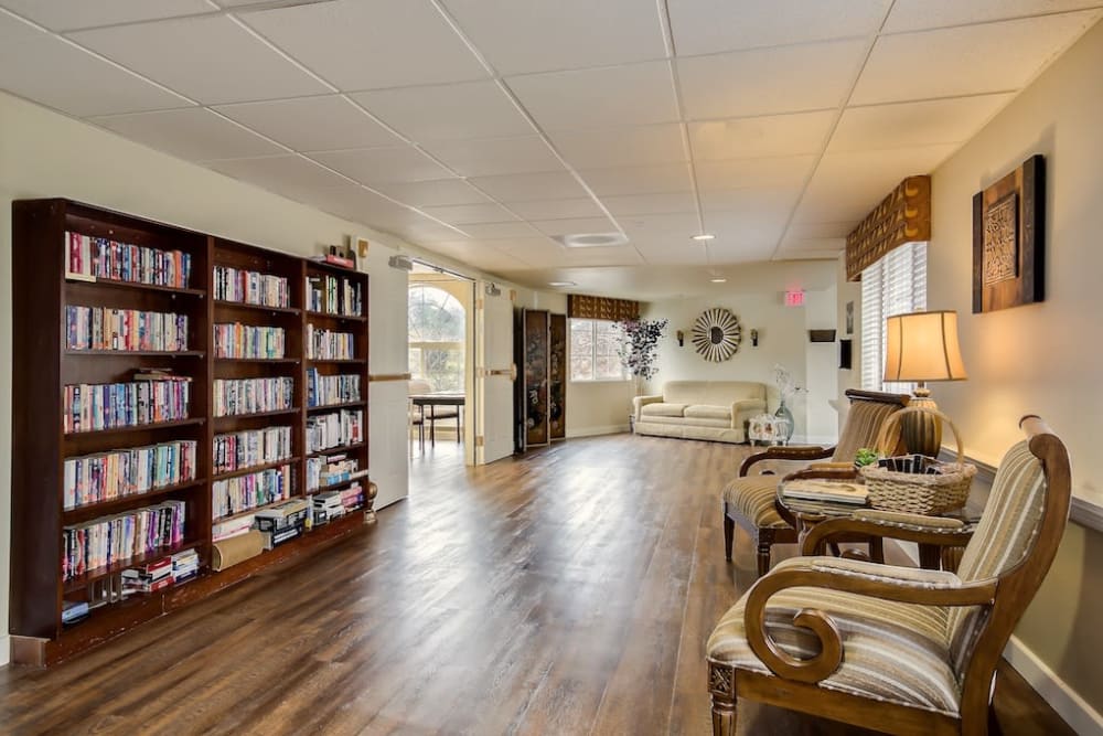 Lounge area at Pacifica Senior Living Country Crest in Oroville, California