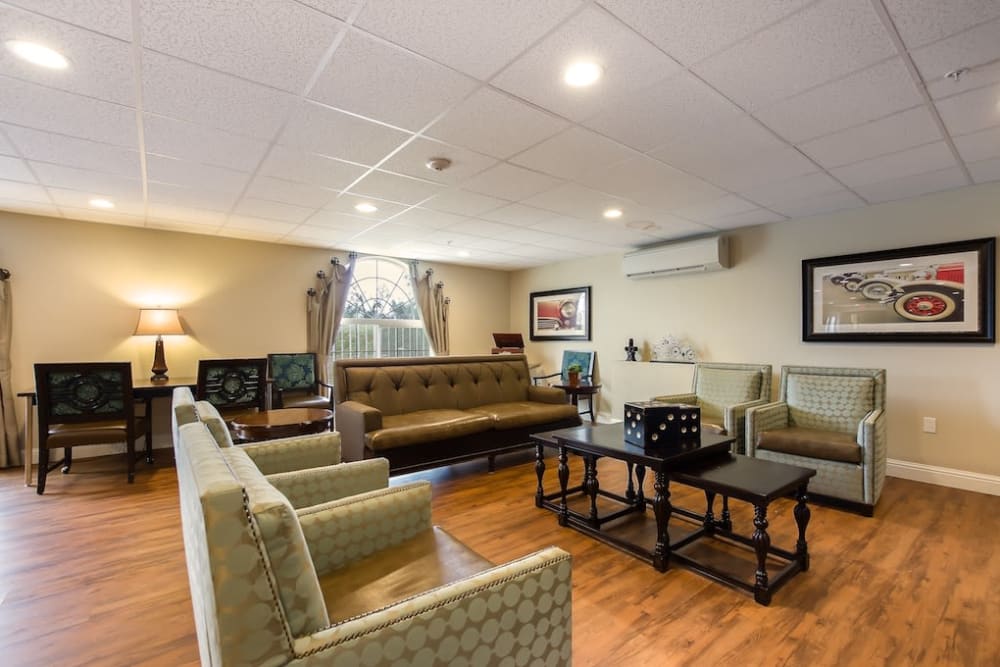Lounge area at Pacifica Senior Living Country Crest in Oroville, California