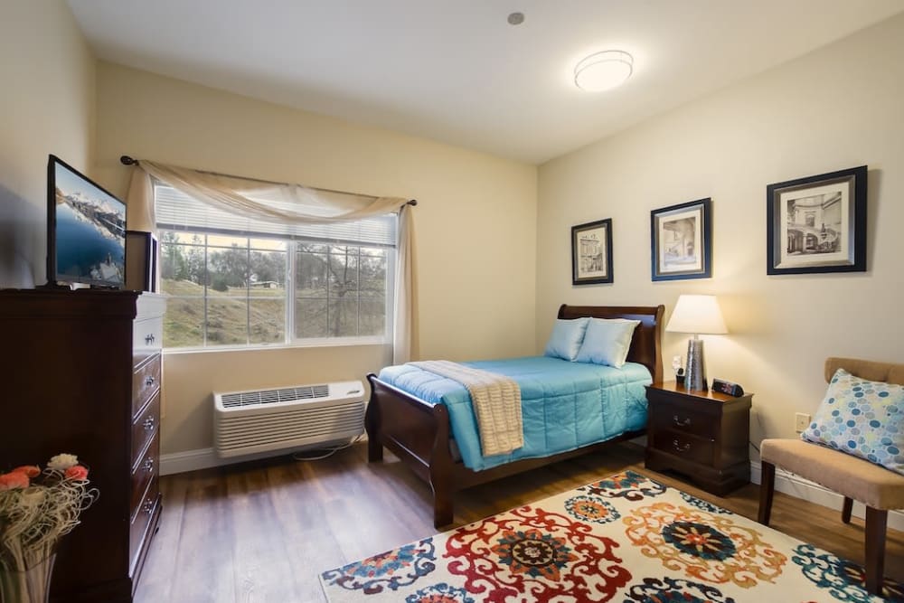 Resident bedroom at Pacifica Senior Living Country Crest in Oroville, California