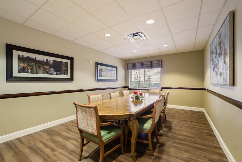 Dining area at Pacifica Senior Living Country Crest in Oroville, California