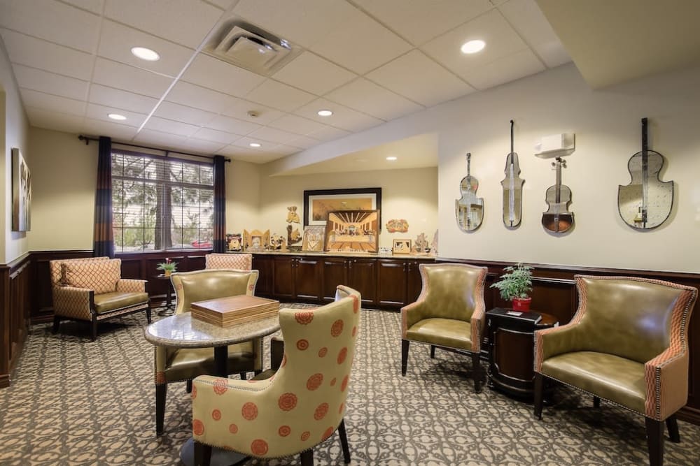 Lounge area at Pacifica Senior Living Country Crest in Oroville, California