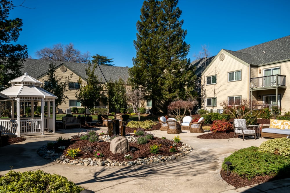 Well manicured landscaping at Blossom Vale Senior Living in Orangevale, California. 