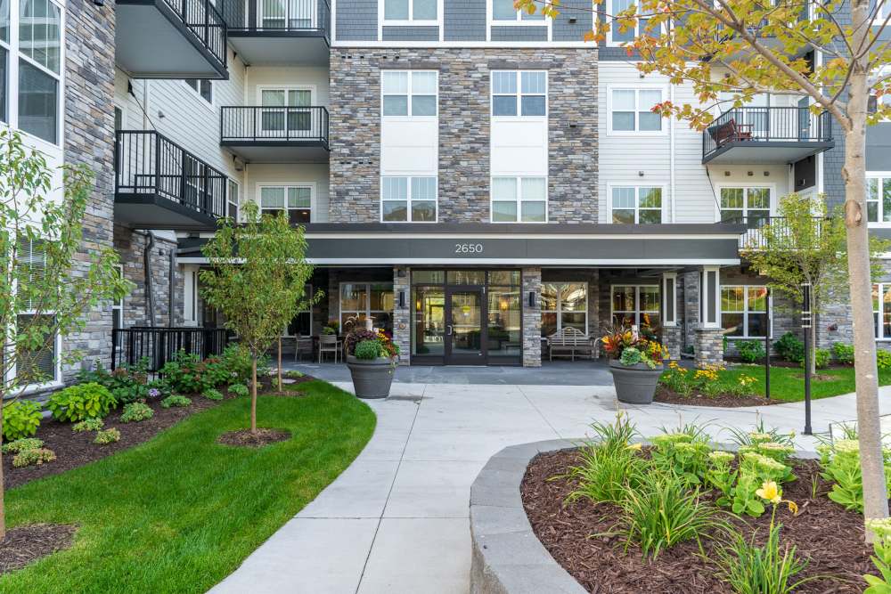 Professional maintained landscaping at SL location 1 in Bend, Oregon