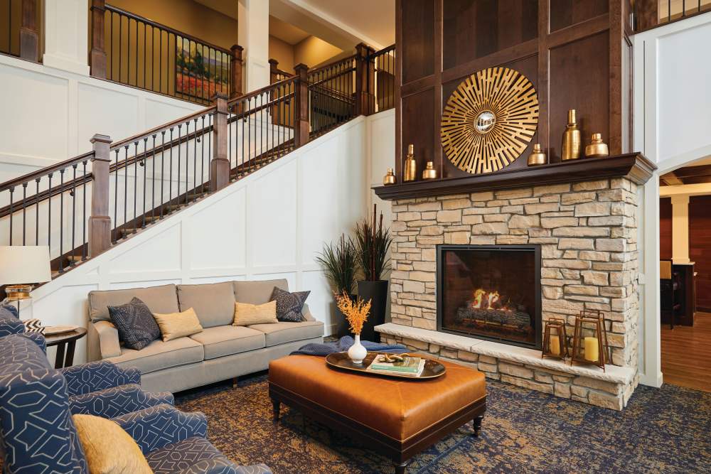 Bright and welcoming lobby interior at SL location 1 in Bend, Oregon