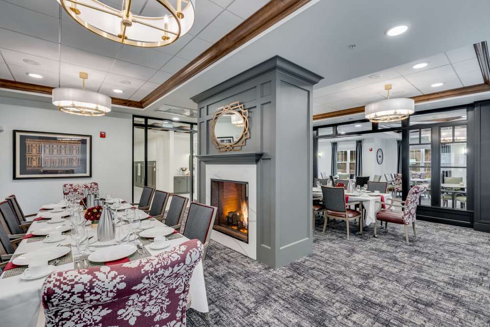 Grand dining room at SL location 1 in Bend, Oregon