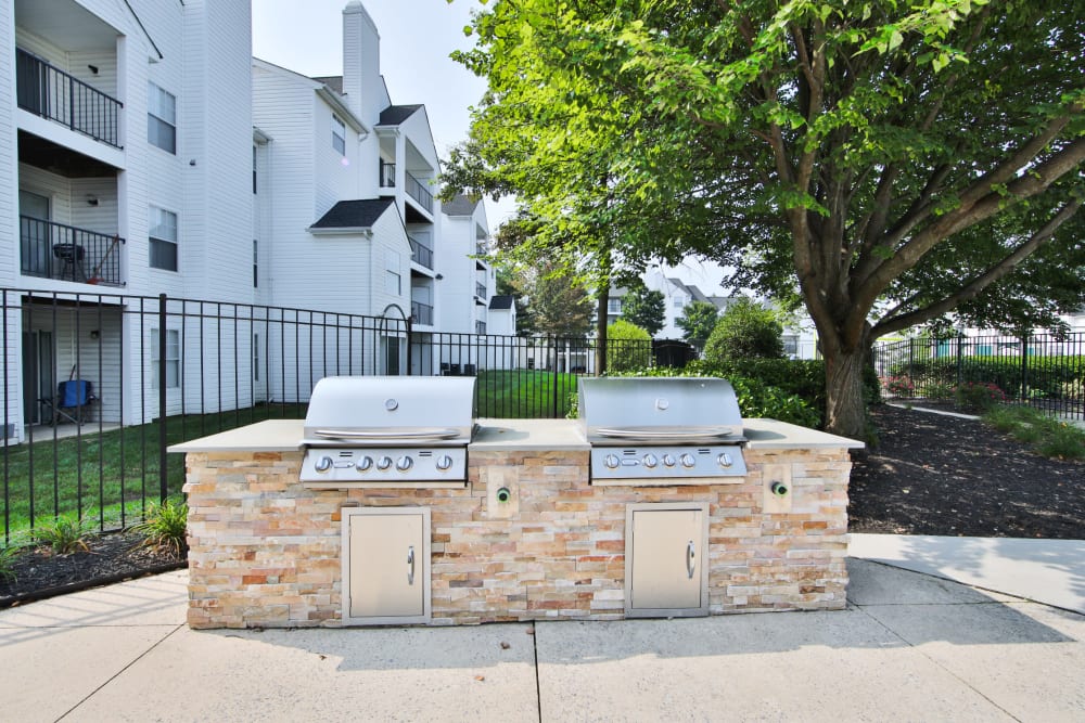 Outdoor Grilling Area at{ {location_name}} in Baltimore, MD