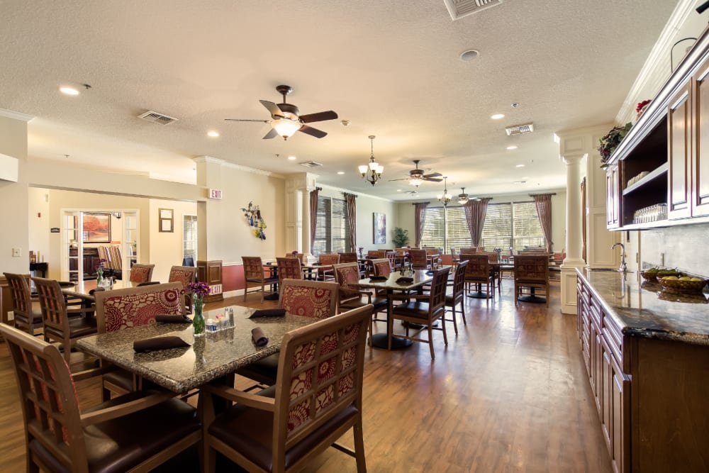 Dining room at Pacifica Senior Living Bakersfield in Bakersfield, California