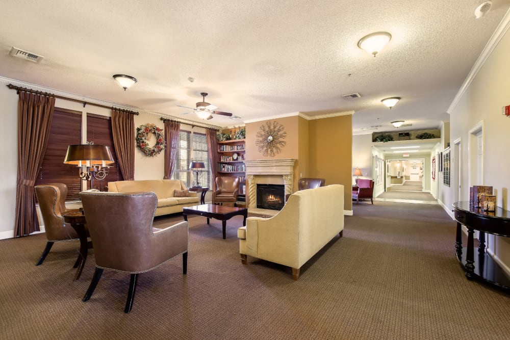 Lounge area at Pacifica Senior Living Bakersfield in Bakersfield, California