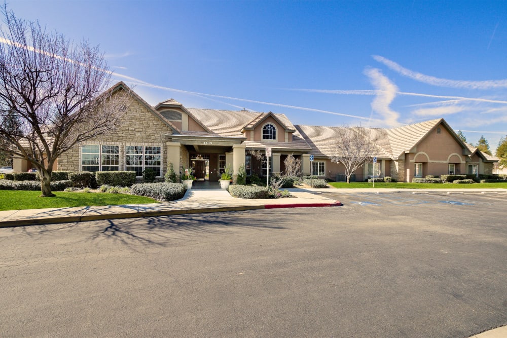 Exterior view of Pacifica Senior Living Bakersfield in Bakersfield, California