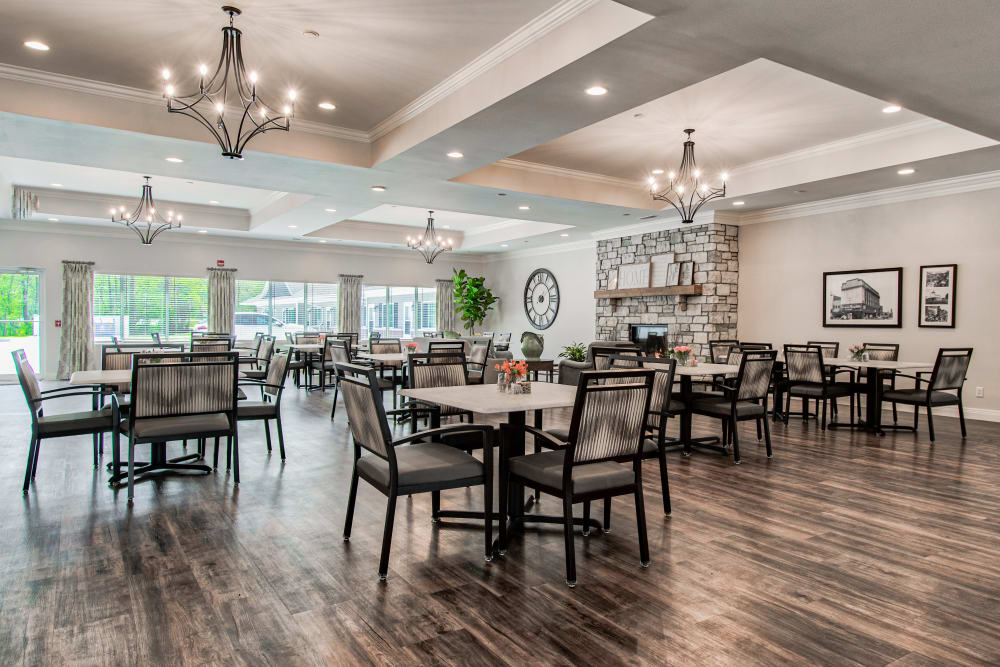 Dining room at Retreat at Leisure Living in Evansville, Indiana