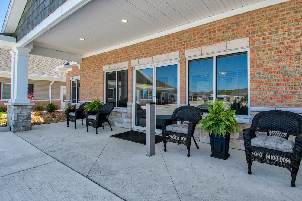 Outdoor seating at Retreat at Leisure Living in Evansville, Indiana