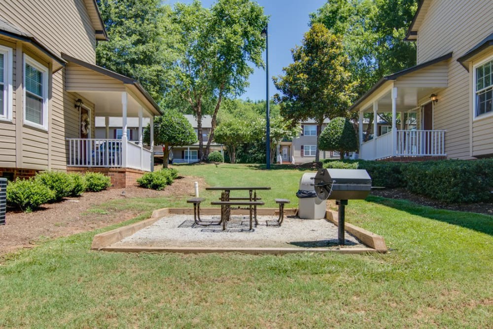 Barbeque area for residents at Foundry Townhomes in Simpsonville, South Carolina