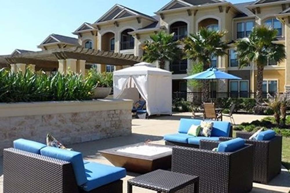Outdoor seating for members of Palms at Cinco Ranch in Richmond, Texas