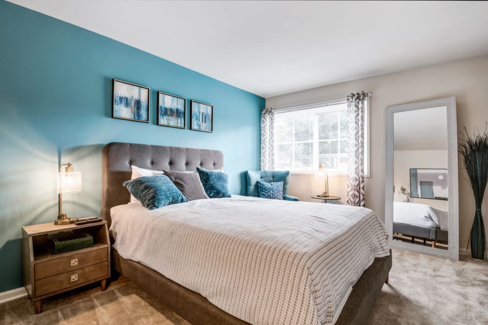 Spacious bedroom with an accent wall at Lynbrook at Mark Center Apartment Homes in Alexandria, Virginia