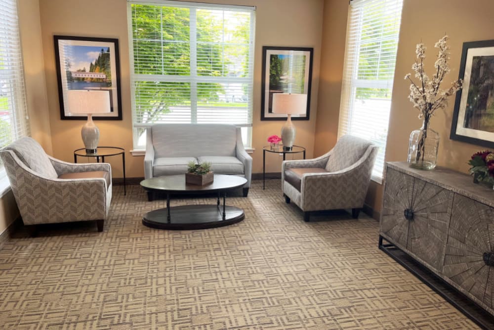 A well-lit and inviting area to sit at Heron Pointe Senior Living in Monmouth, Oregon. 
