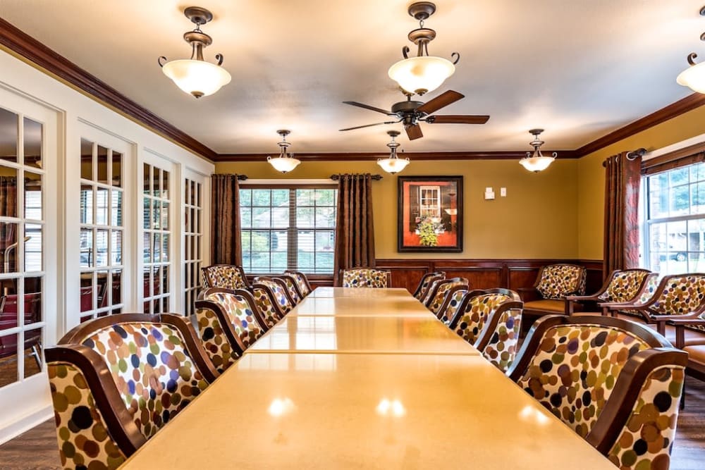 Dining room at Pacifica Senior Living Heritage Hills in Hendersonville, North Carolina