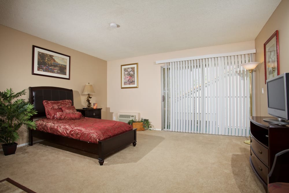 Resident bedroom at Pacifica Senior Living Escondido in Escondido, California