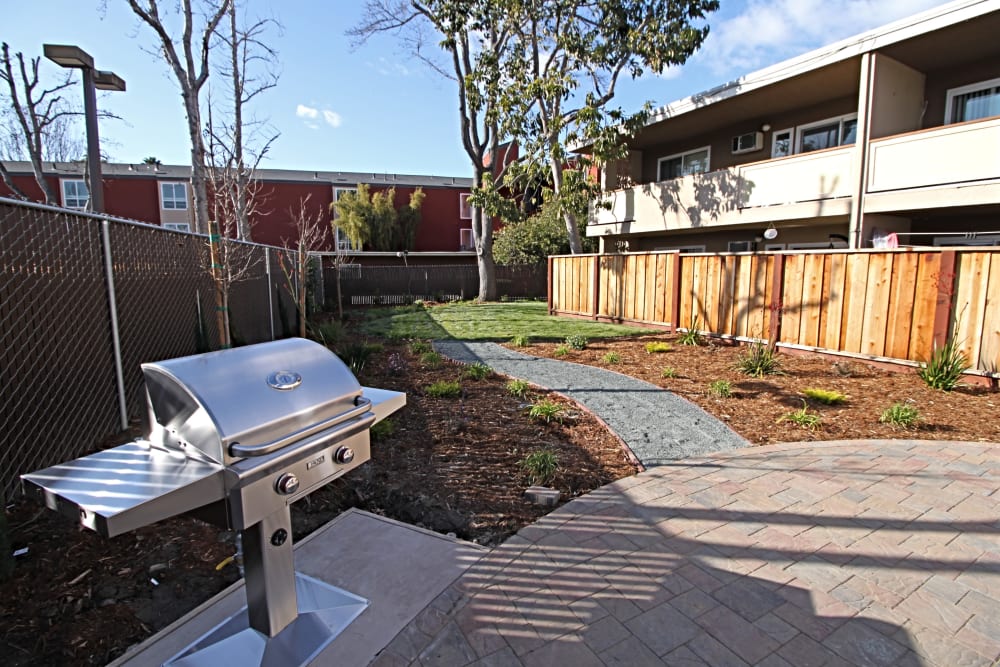 BBQ area at Parkway Apartment Homes in Fremont, California