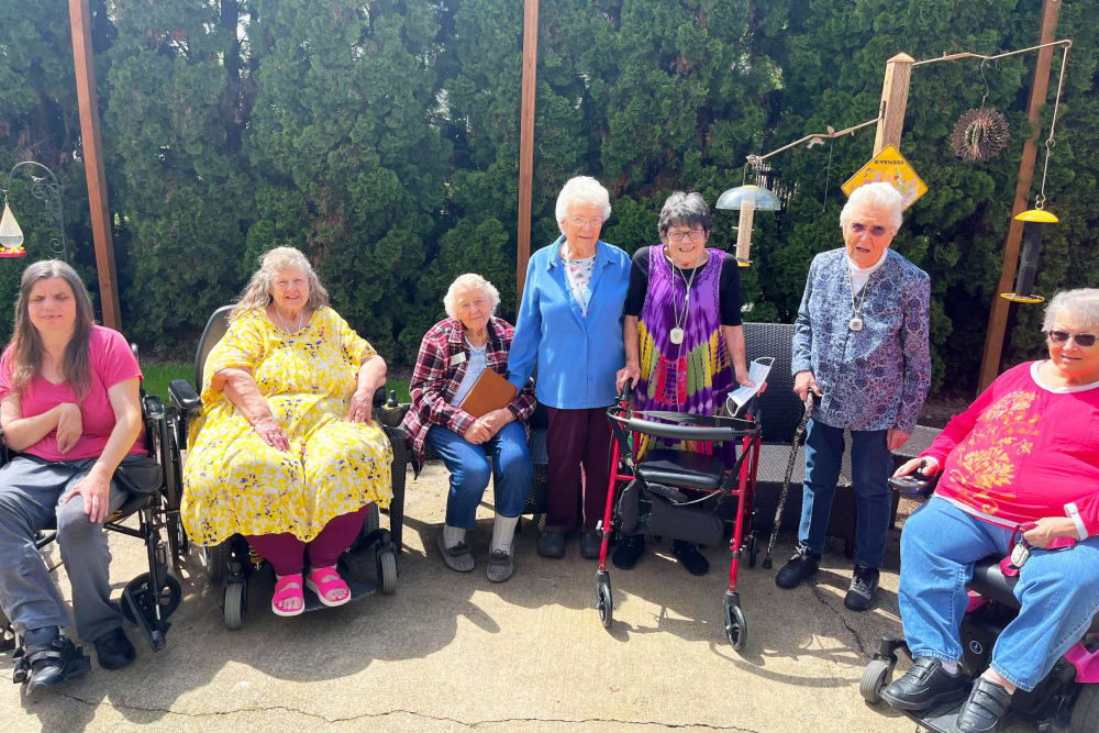 Residents sitting and coversing at Heron Pointe Senior Living in Monmouth, Oregon