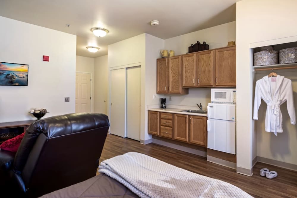 Resident living room and kitchen at Pacifica Senior Living Merced in Merced, California