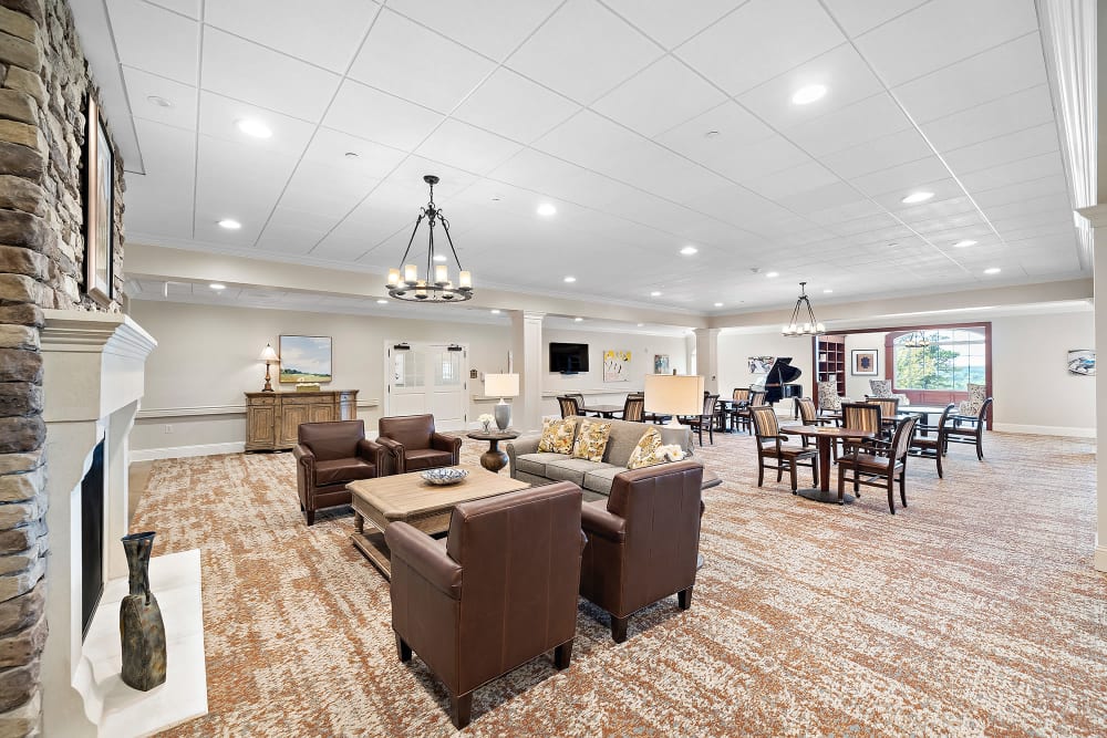 Clubhouse lounge at Worthington Manor in Conroe, Texas