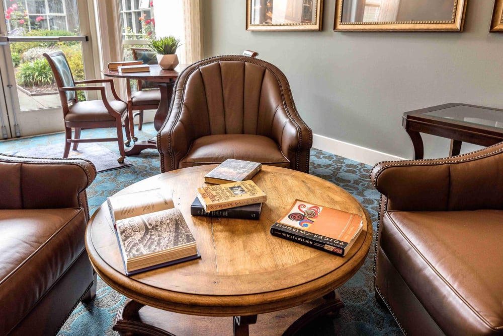 Seating area at Pacifica Senior Living Mission Villa in Daly City, California