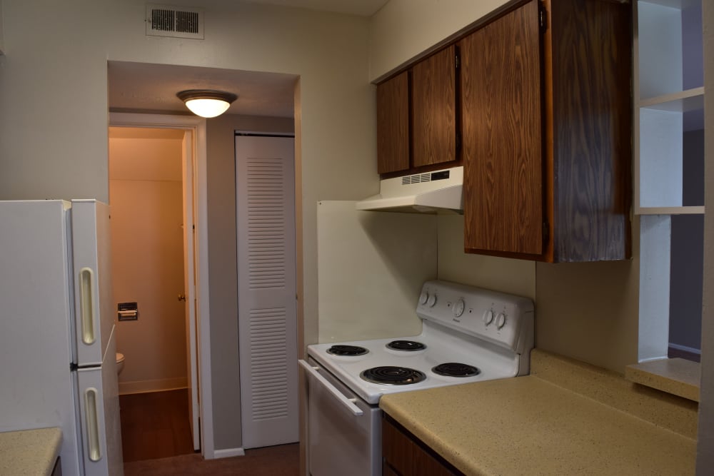 Fully equipped kitchen at Lakeshore Reserve Off 86th in Indianapolis, Indiana