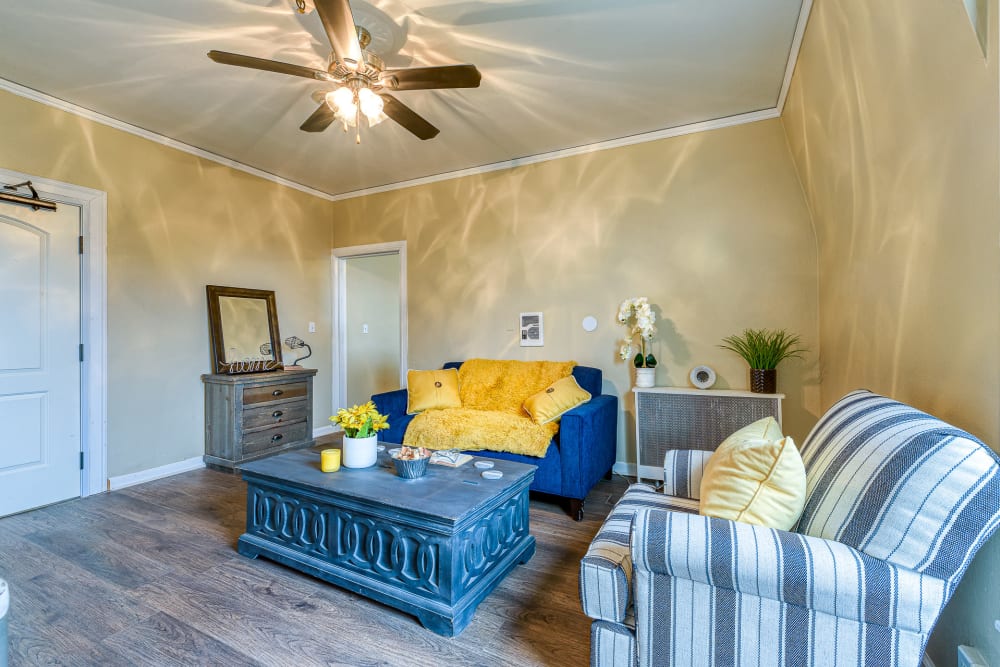 Resident living room at Pacifica Senior Living Oakland Heights in Oakland, California