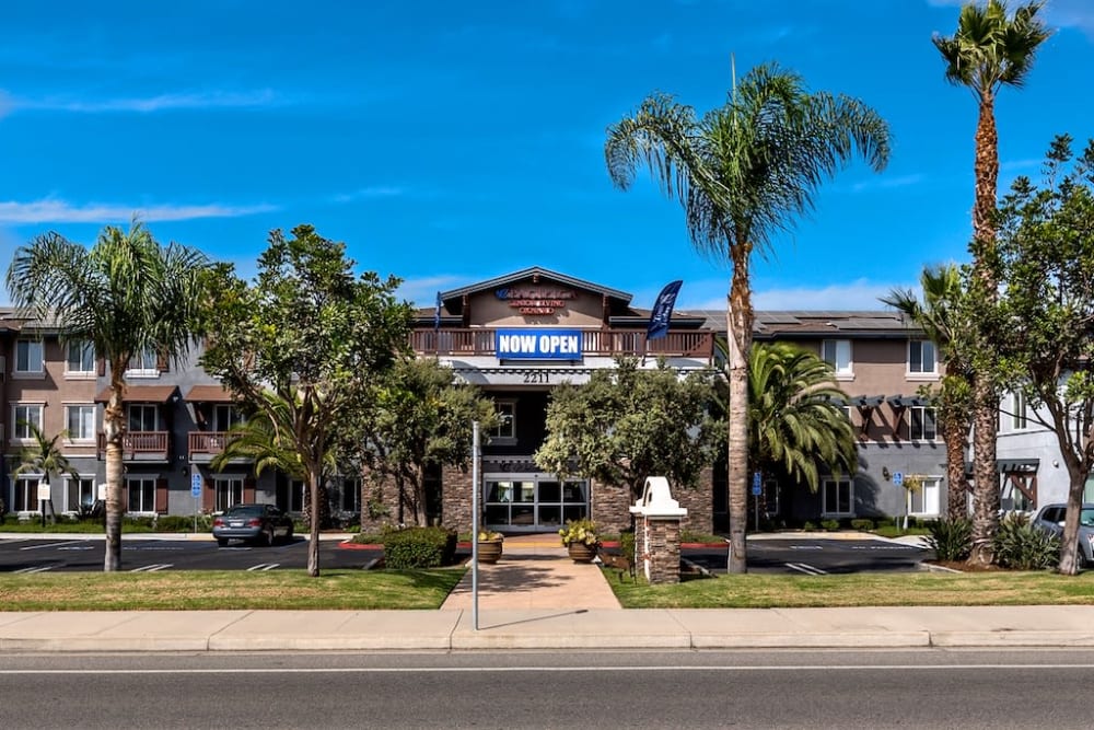 Outdoor view of Pacifica Senior Living Oxnard in Oxnard, California
