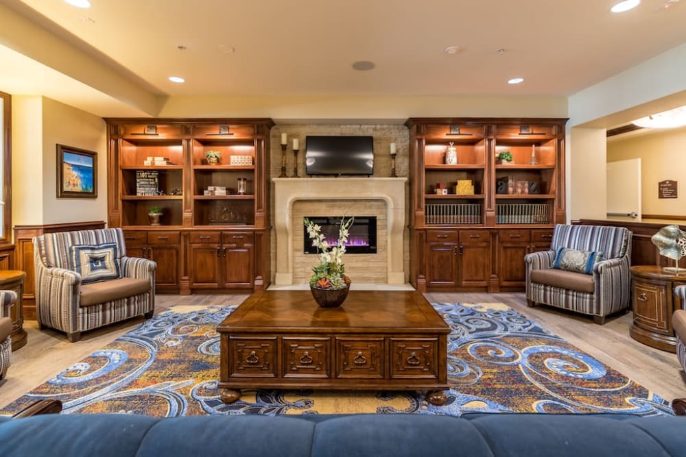 Lounge room at Pacifica Senior Living Oxnard in Oxnard, California