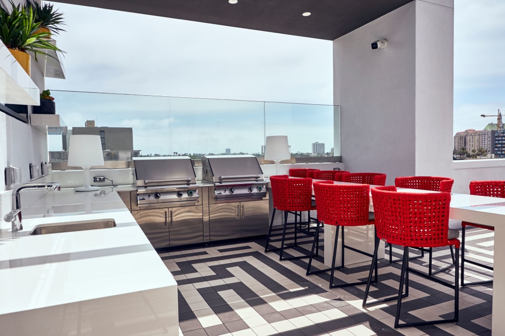 Rooftop deck with kitchen at The Linden in Long Beach, California