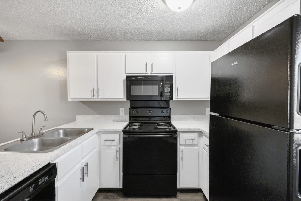 Kitchen and appliances Exterior at Highland Oaks in Duncanville, Texas