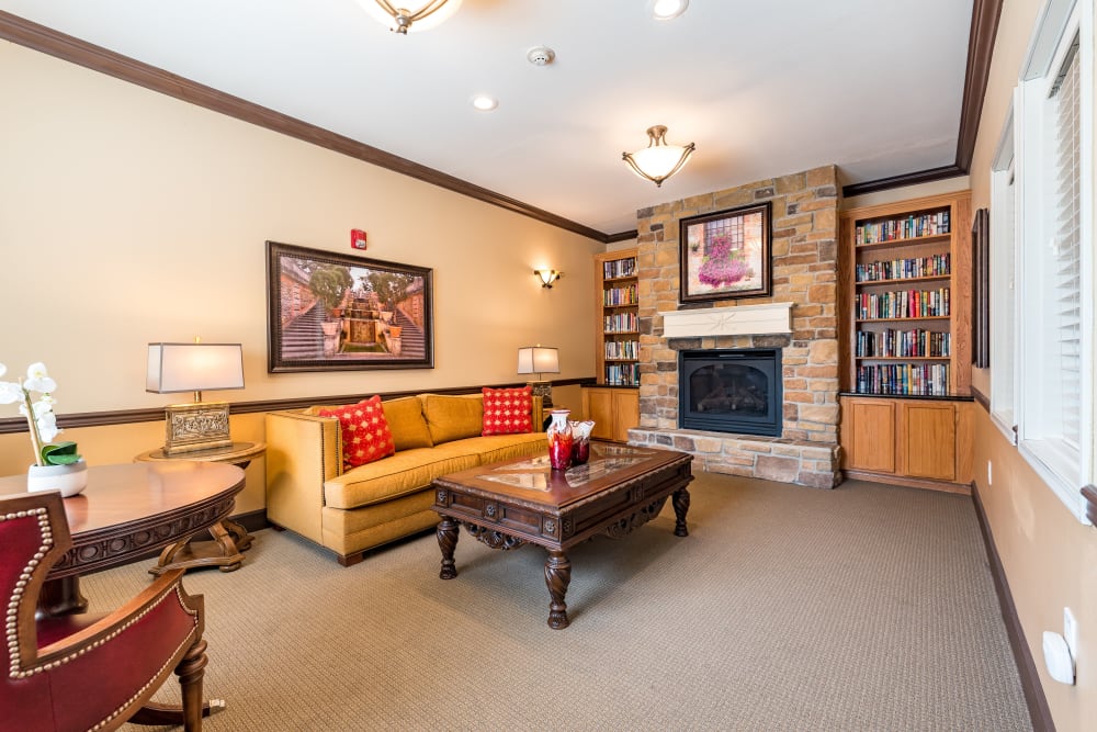 Library and lounge at Pacifica Senior Living Ellensburg in Ellensburg, Washington